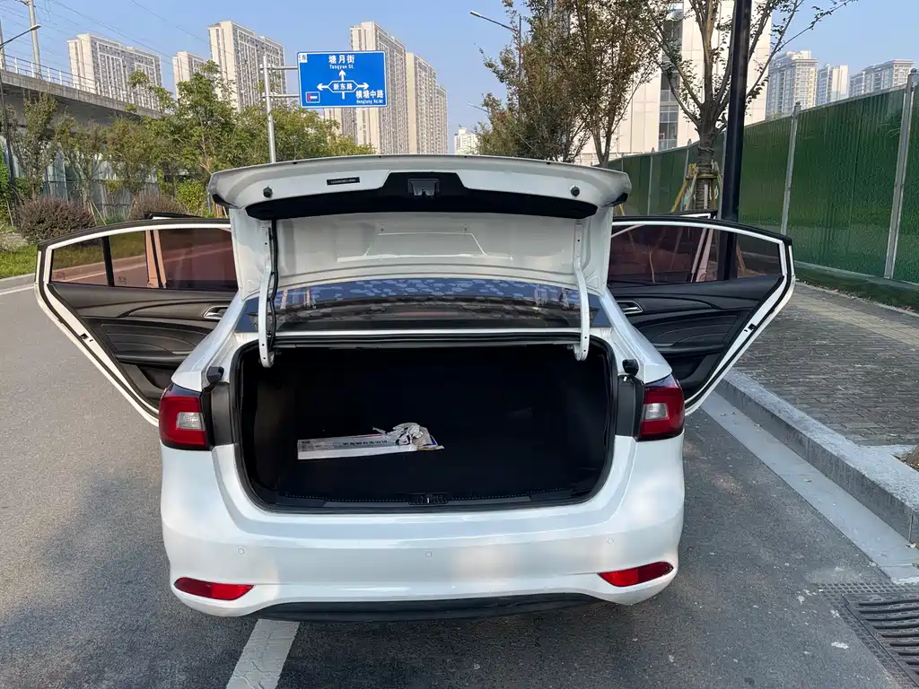 Roewe i5 — миниатюра 12