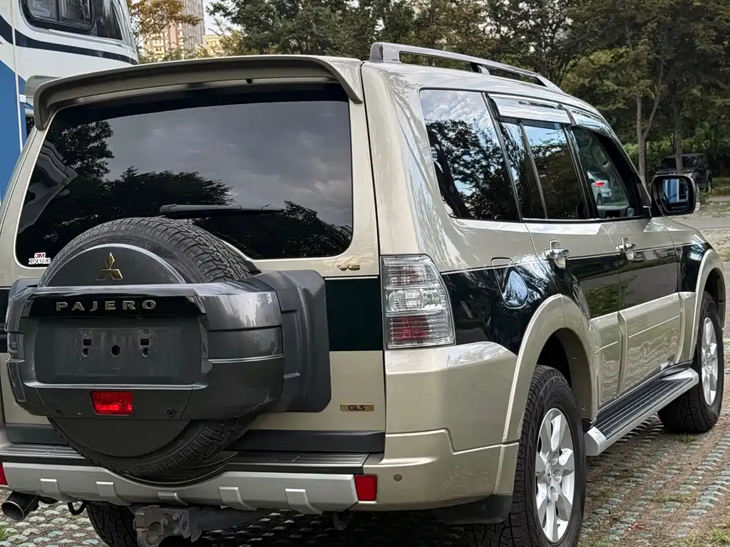 Mitsubishi Pajero (Import) — миниатюра 6