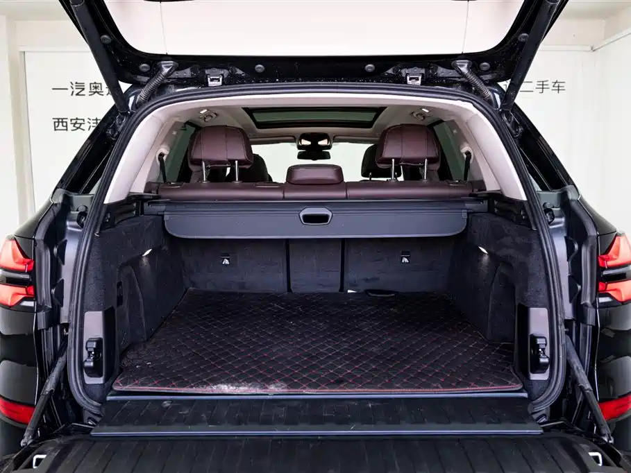 BMW X5 2023 xDrive 30Li Premium M Sport