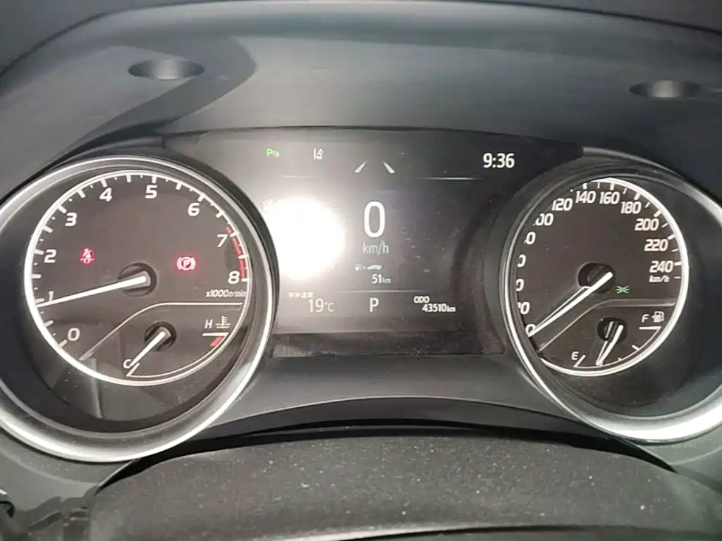 Toyota Camry — миниатюра 12