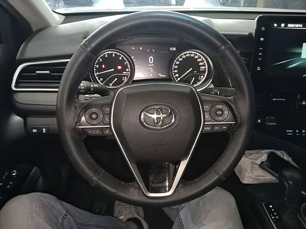 Toyota Camry — миниатюра 11