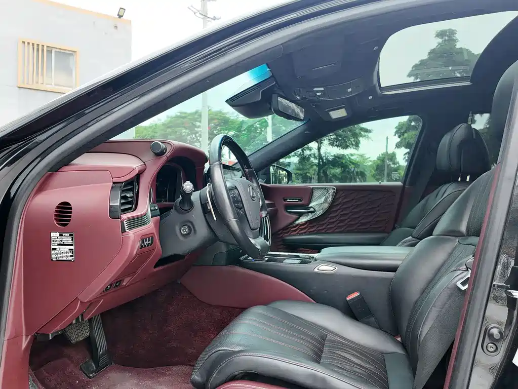 Lexus LS 2023 500h Luxury