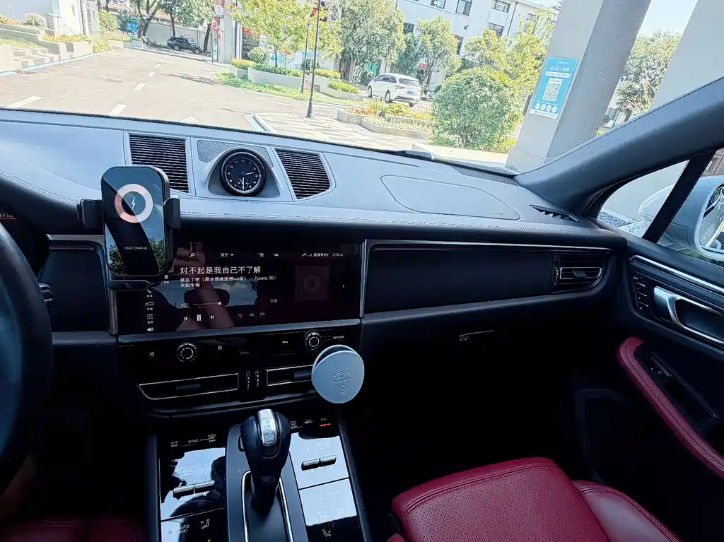 Porsche Macan — миниатюра 4