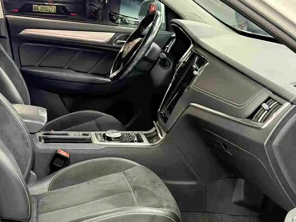 Roewe RX5 New Energy — миниатюра 13