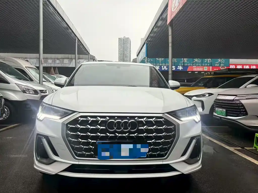 AUDI Q3