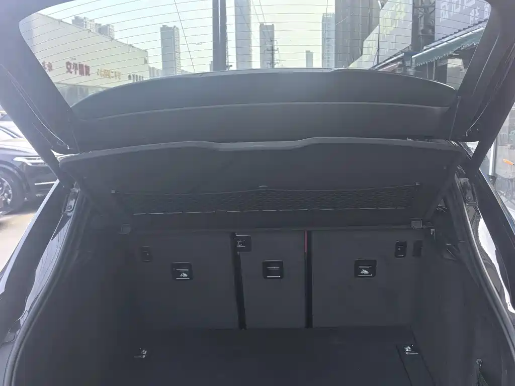 Porsche Macan — миниатюра 16