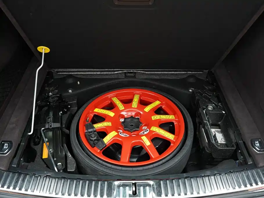 Porsche Cayenne — миниатюра 38
