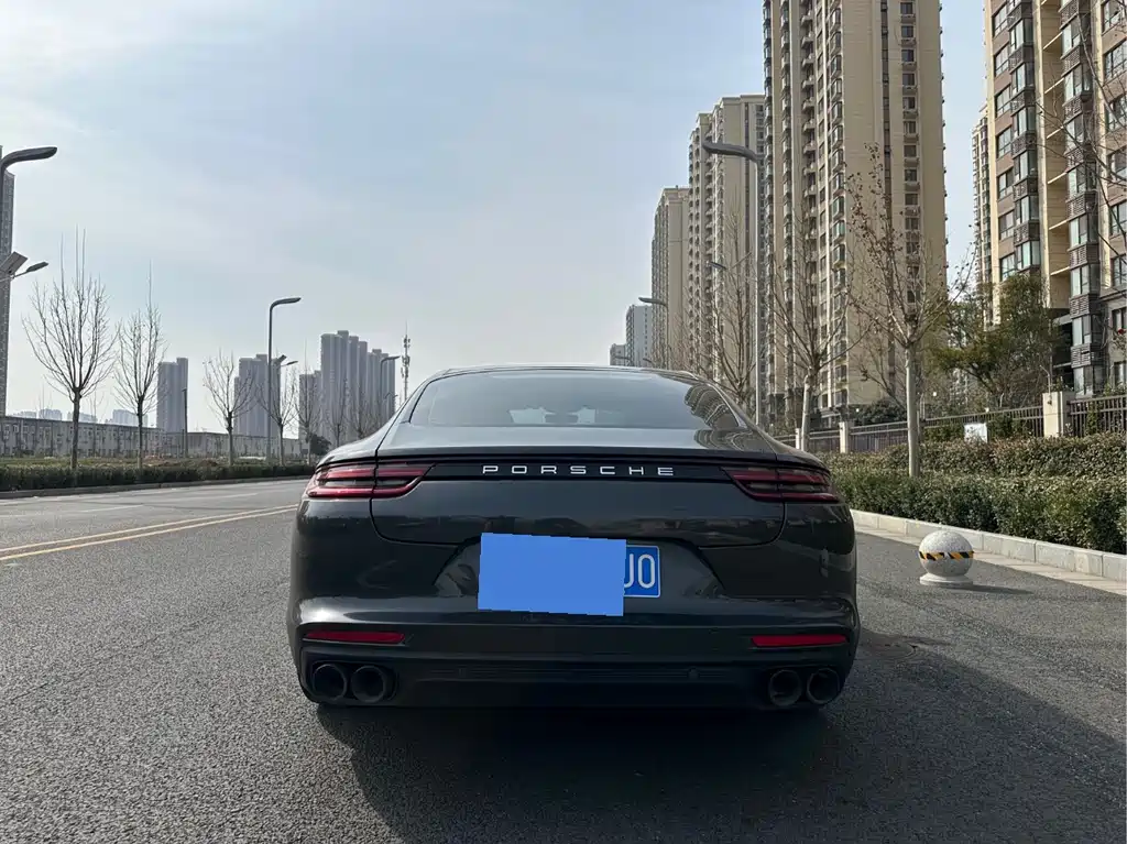 PORSCHE PANAMERA