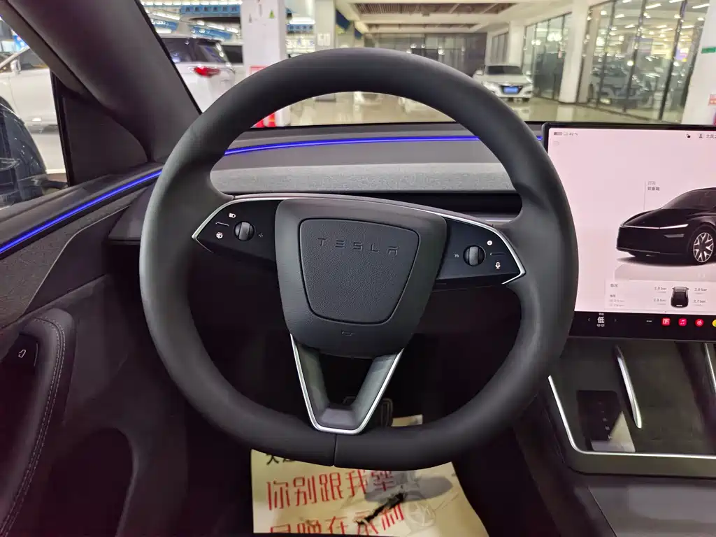 Tesla Model Y L — миниатюра 12