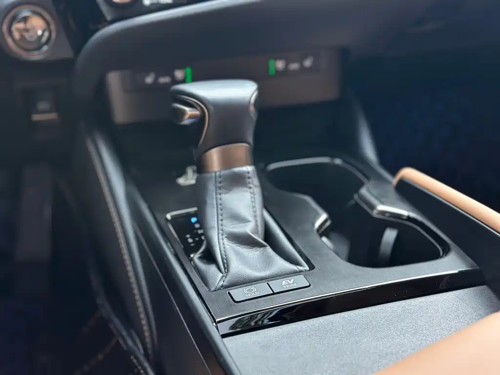 Lexus ES — миниатюра 9