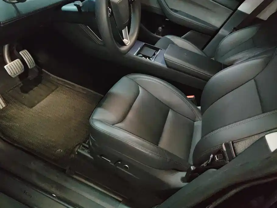 Tesla Model Y — миниатюра 9