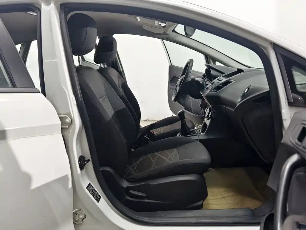 Ford Fiesta — миниатюра 13