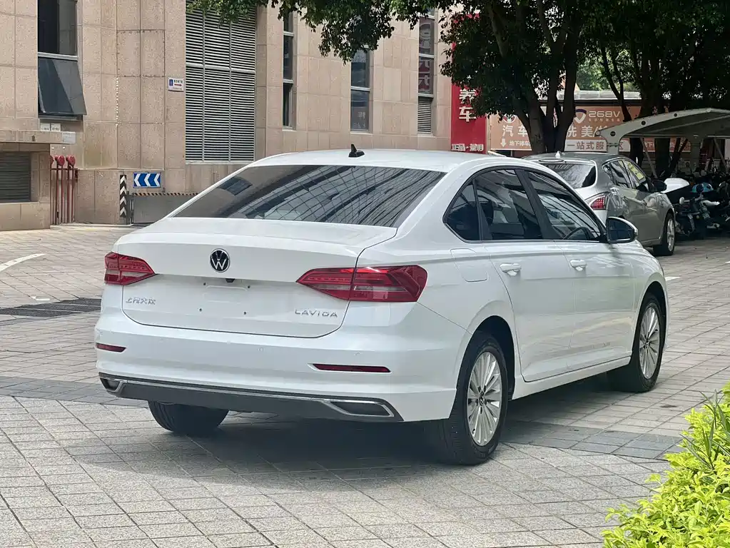 Volkswagen Lavida — миниатюра 5