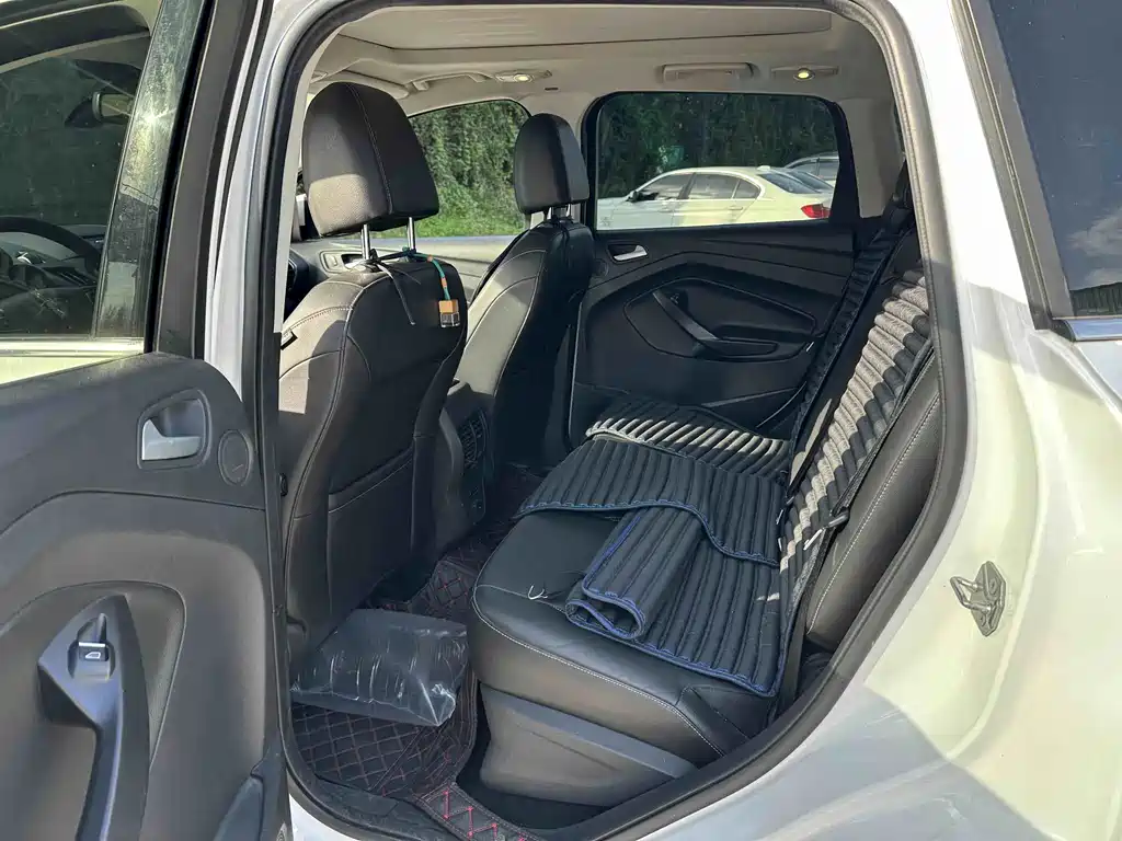 Ford Kuga — миниатюра 6