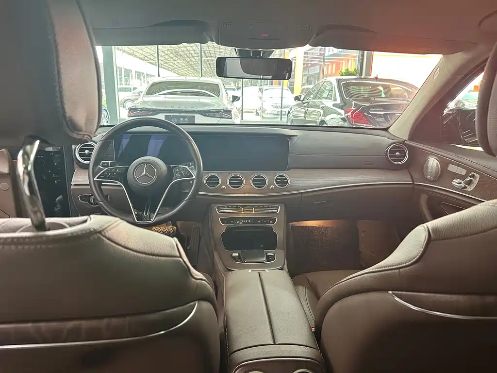 Mercedes-Benz E-Class — миниатюра 4