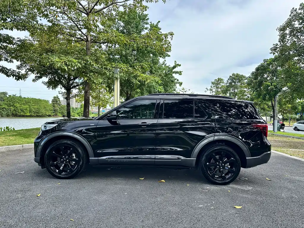 Ford Explorer — миниатюра 5