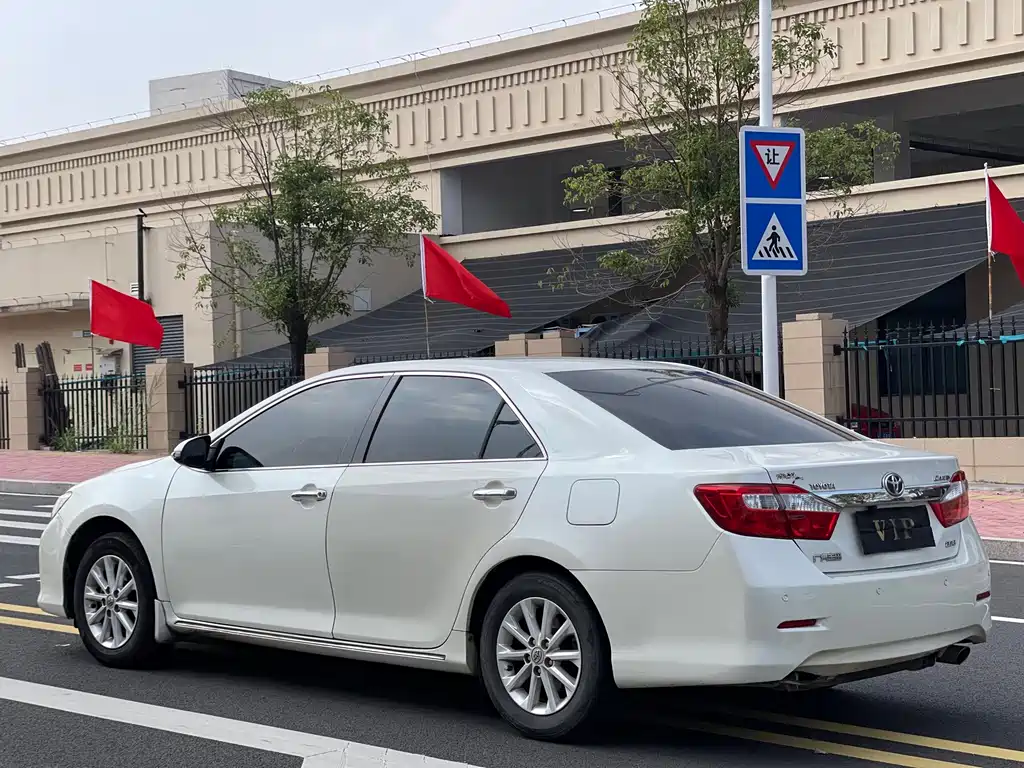 Toyota Camry — миниатюра 7