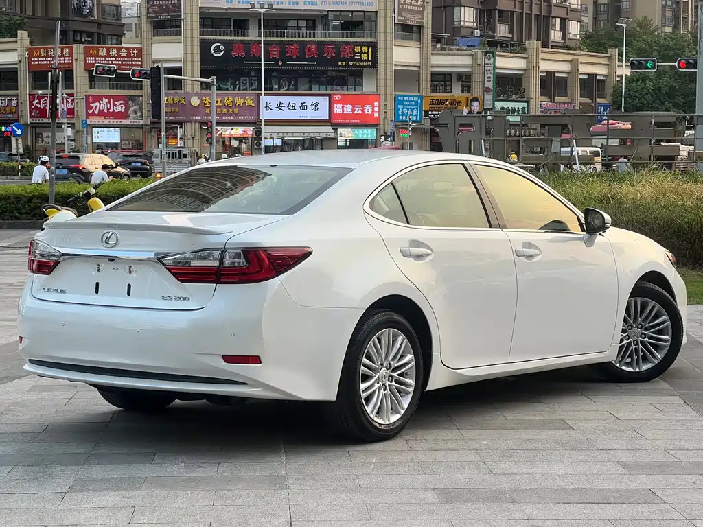 Lexus ES — миниатюра 5