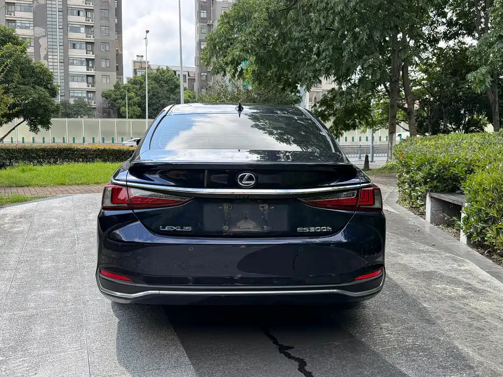Lexus ES — миниатюра 14