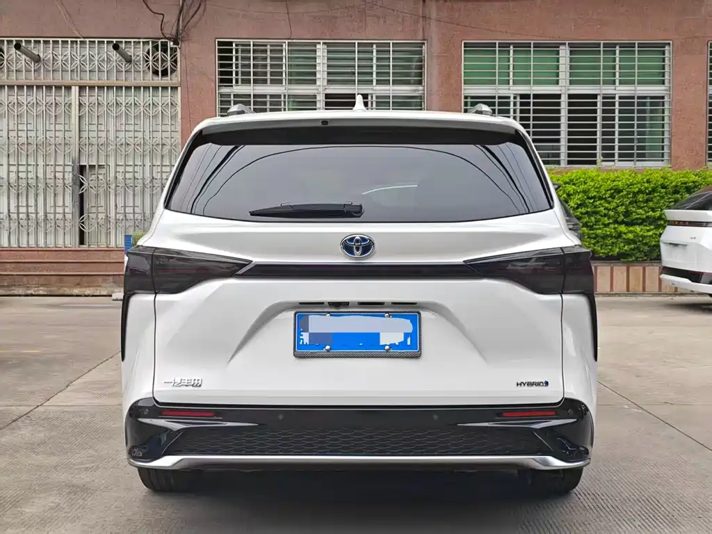 Toyota Granvia 2023 2.5L Luxury PLUS