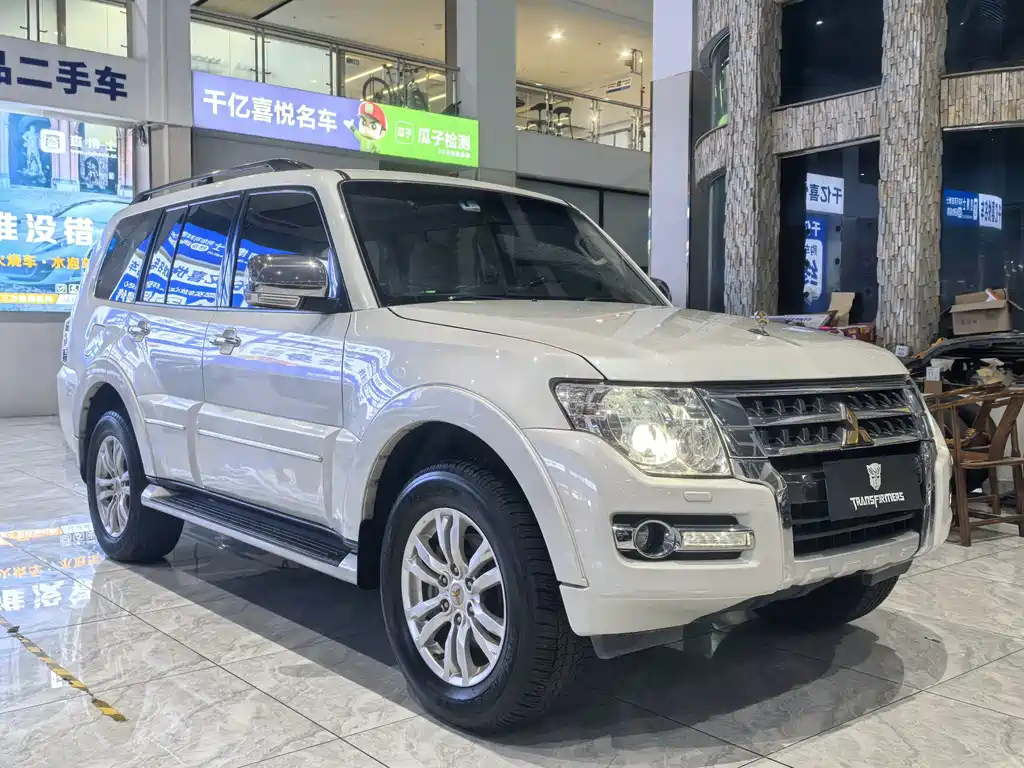 Mitsubishi Pajero (Import) — миниатюра 3