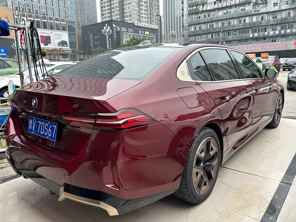 BMW 5 Series — миниатюра 11