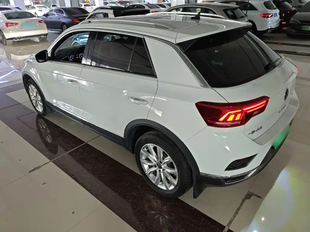 Volkswagen T-Roc - фото 5