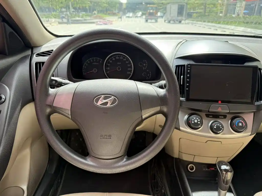 Hyundai Elantra — миниатюра 9