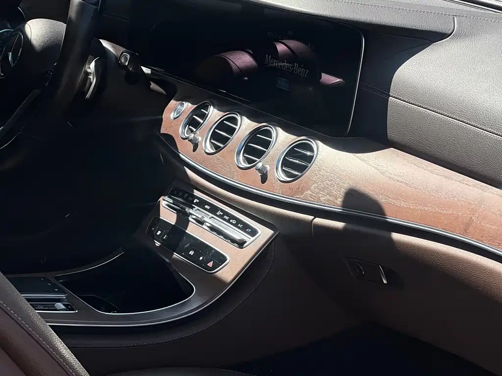 Mercedes-Benz E-Class — миниатюра 4