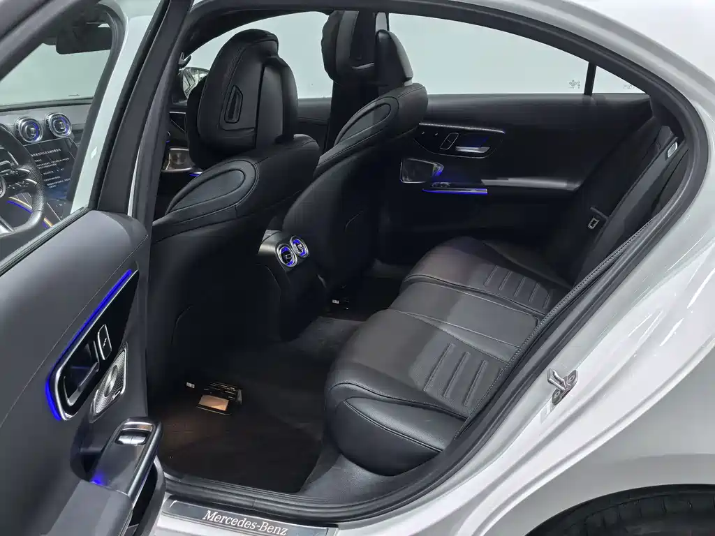Mercedes-Benz C-Class — миниатюра 8