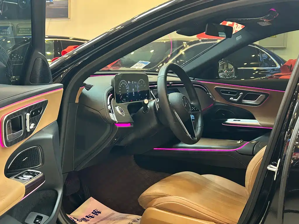 Mercedes-Benz E-Class — миниатюра 8