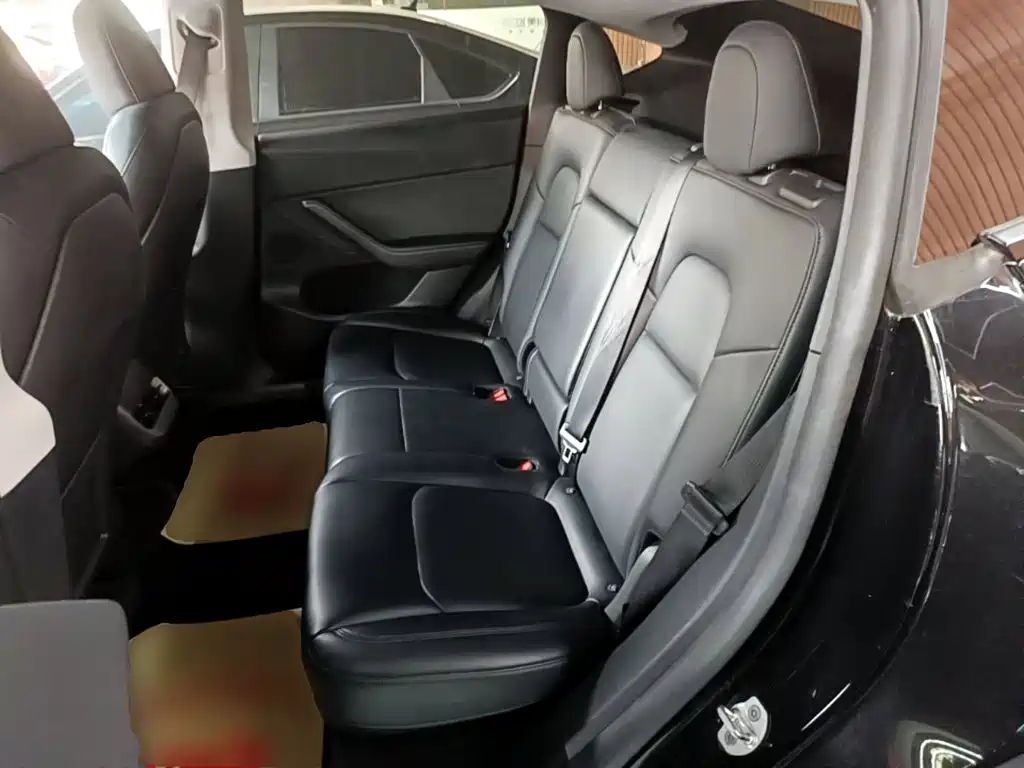 Tesla Model Y — миниатюра 17