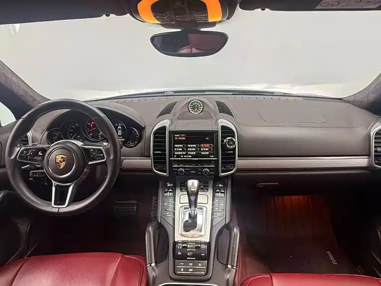 Porsche Cayenne — миниатюра 11