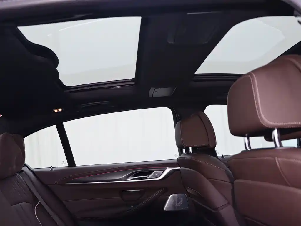BMW 5 Series — миниатюра 20
