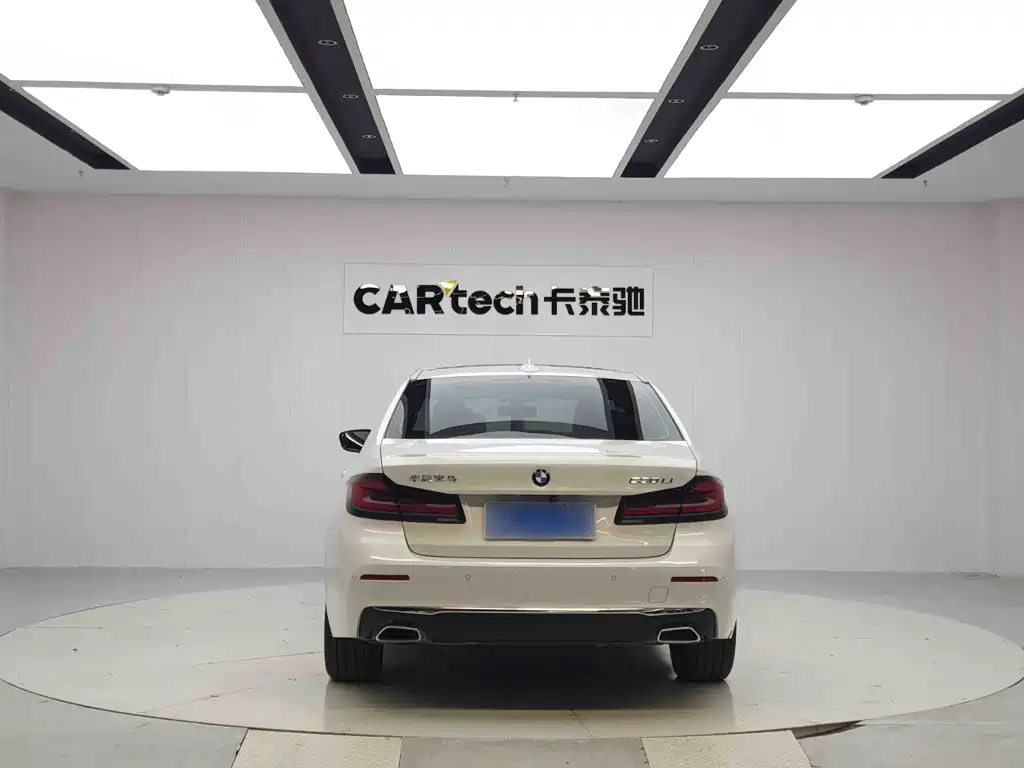 BMW 5 Series — миниатюра 4