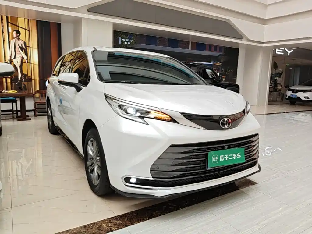Toyota Sienna — миниатюра 4