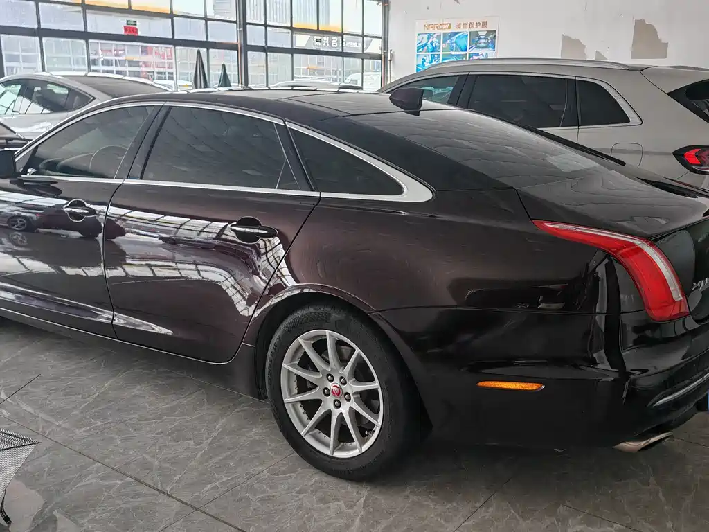 Jaguar XJ — миниатюра 4