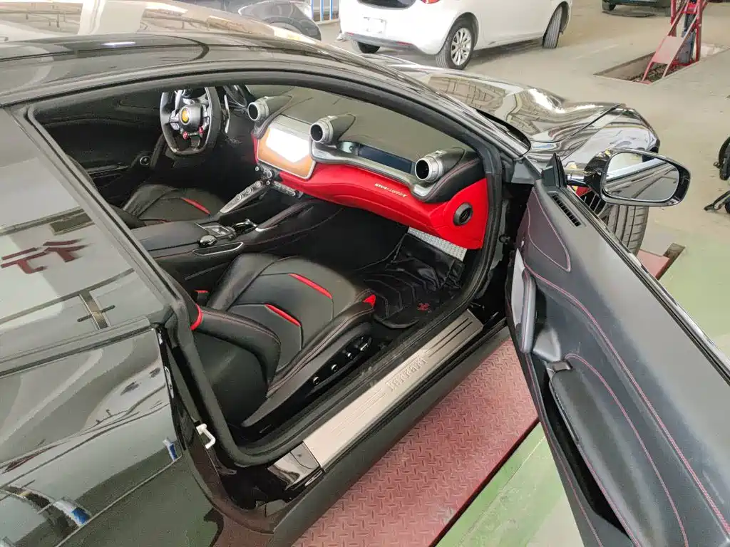 Ferrari GTC4Lusso — миниатюра 4