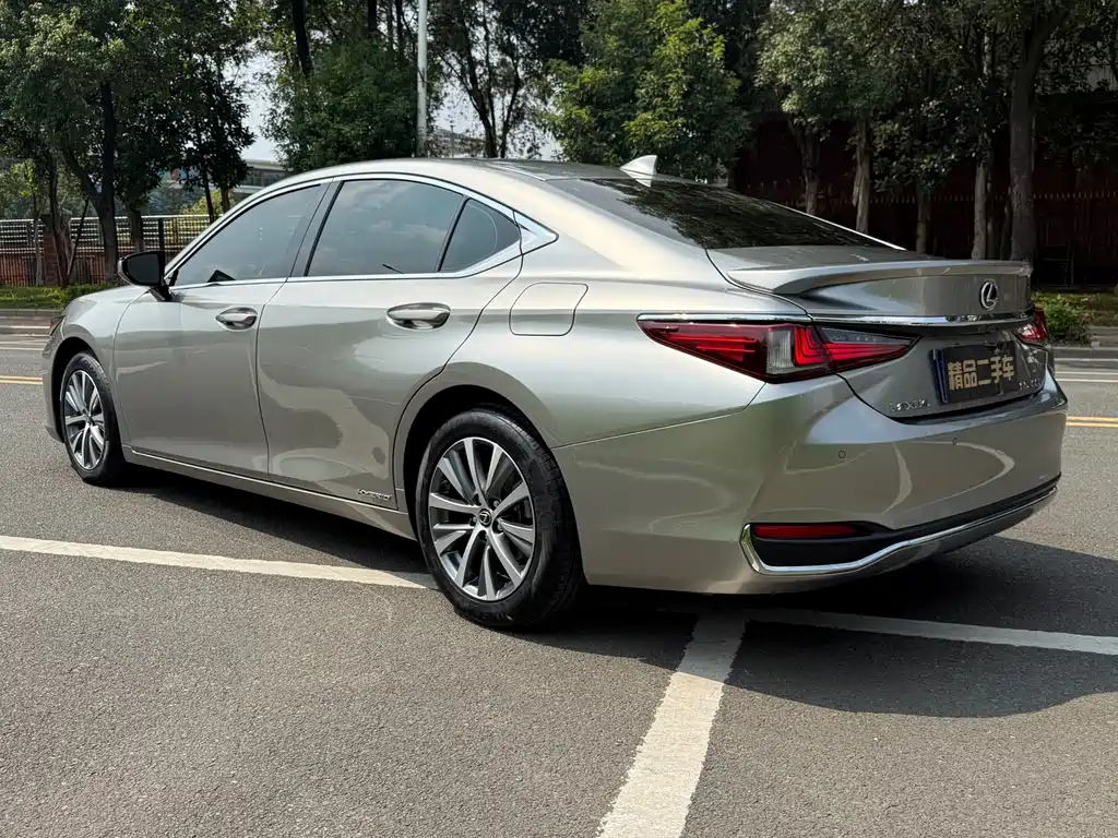 Lexus ES — миниатюра 5