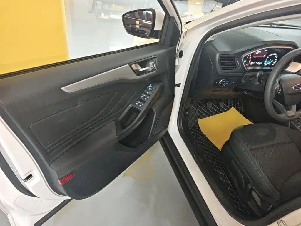 Ford Focus — миниатюра 16