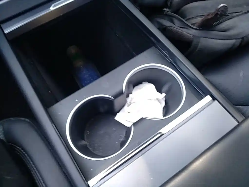 Tesla Model Y — миниатюра 9