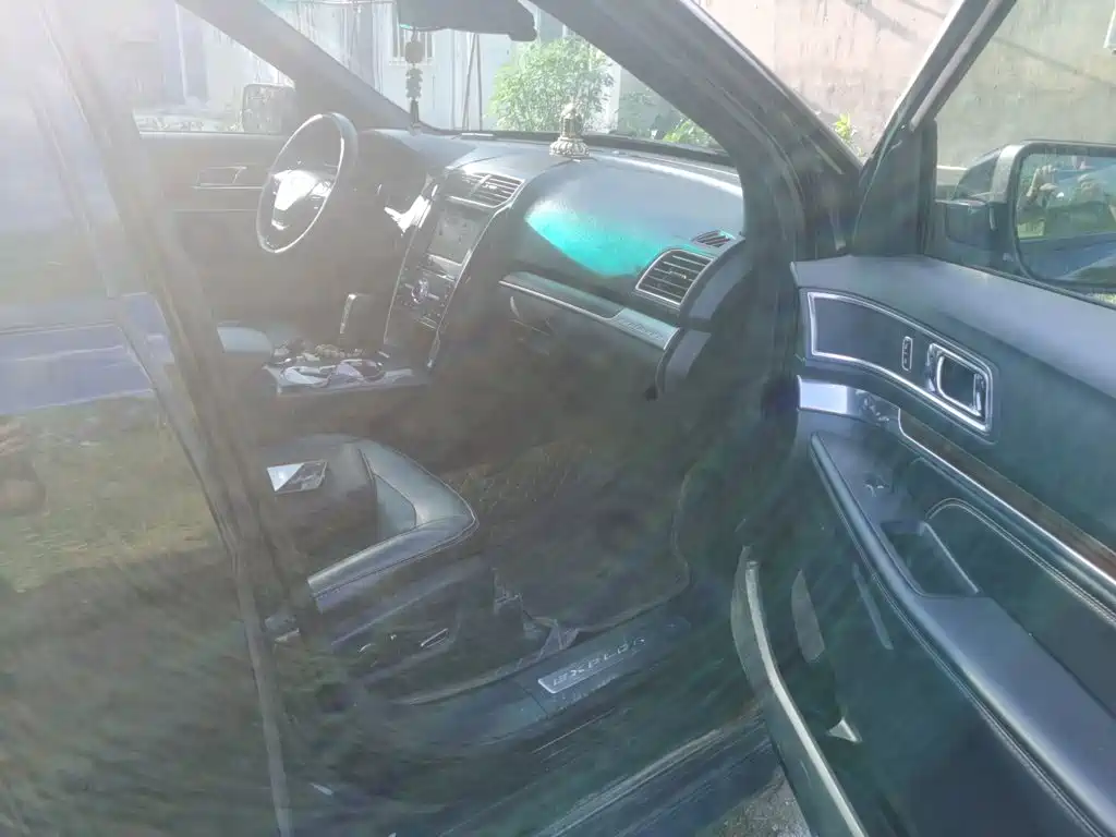 Ford Explorer (Import) — миниатюра 18
