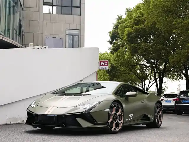 LAMBORGHINI HURACÁN 2025