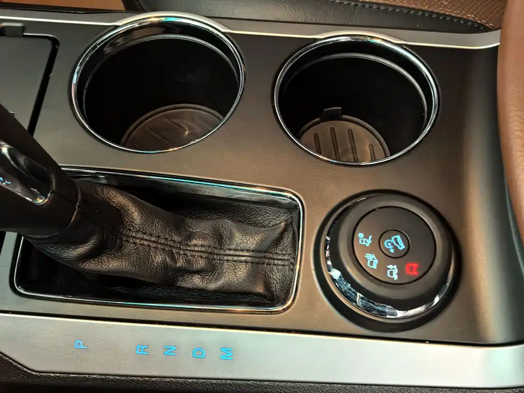 Ford Explorer (Import) — миниатюра 17