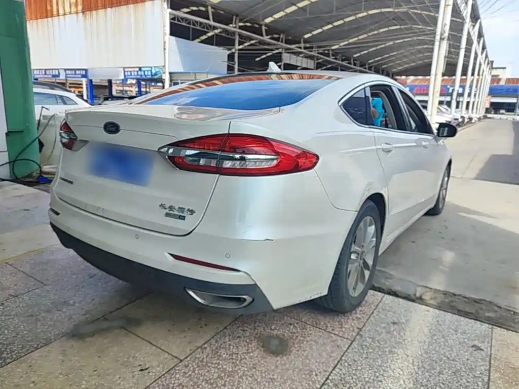 Ford Mondeo — миниатюра 7