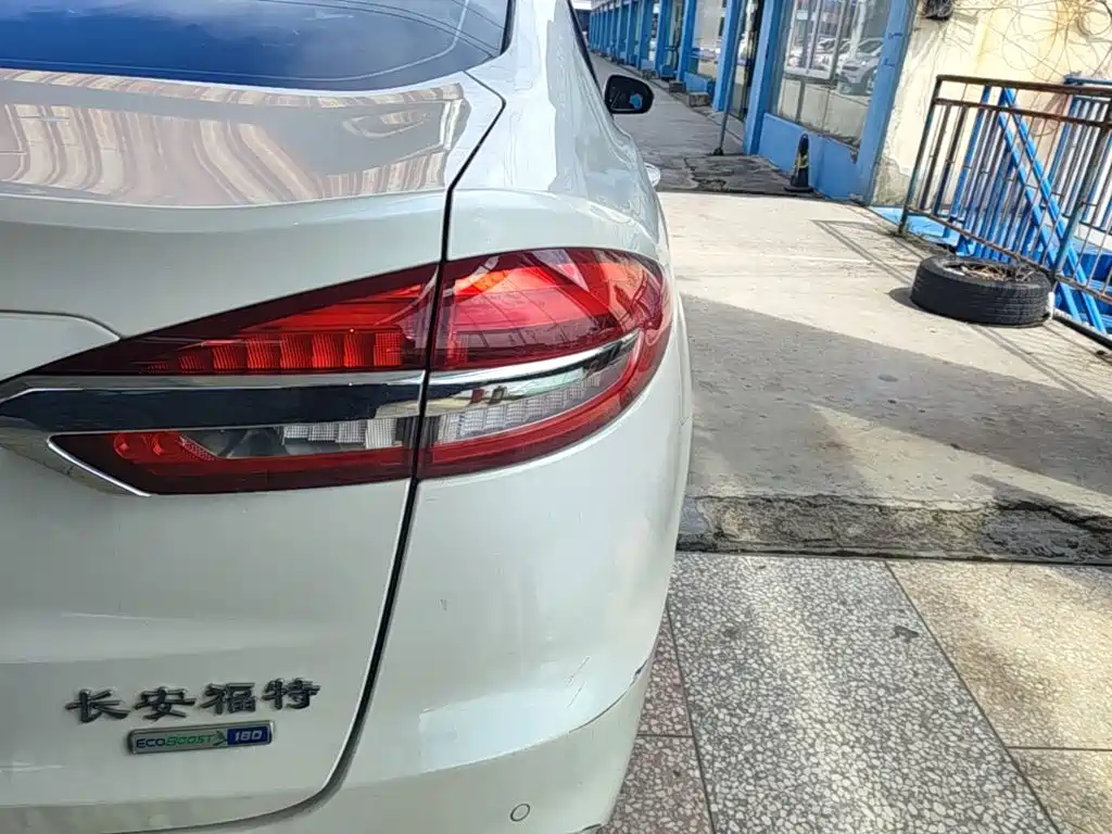 Ford Mondeo — миниатюра 8