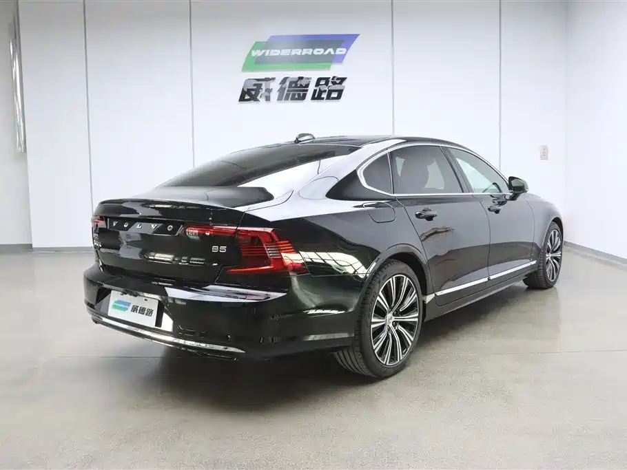 Volvo S90 2024 B5 Luxury