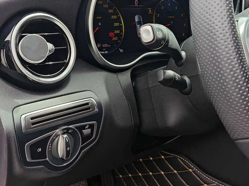 Mercedes-Benz C-Class — миниатюра 11