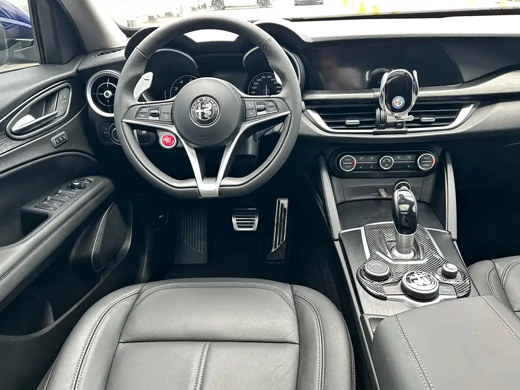 Alfa Romeo Stelvio — миниатюра 17