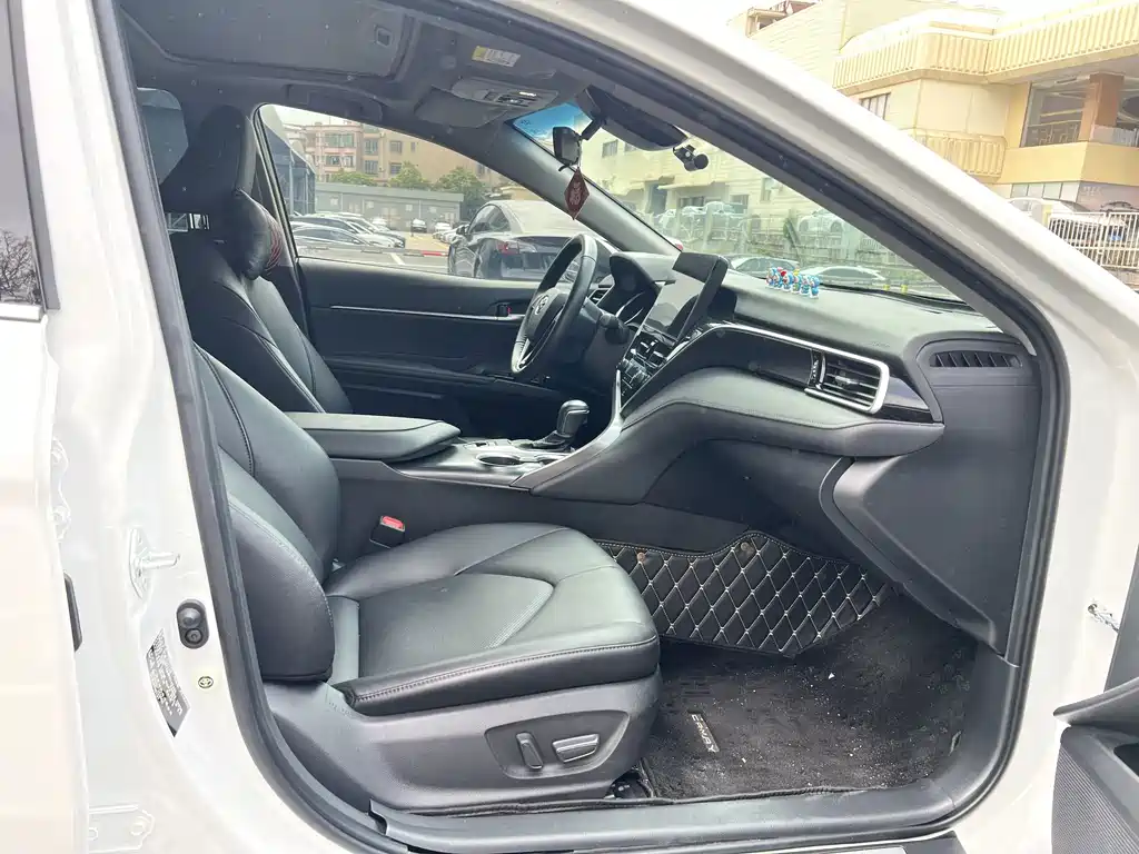Toyota Camry — миниатюра 9
